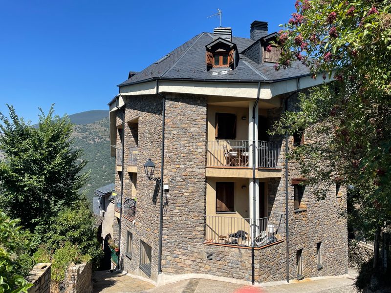 Foto 01d3d955-6404-462f-a2c7-69ef986b0d4b. Appartement in carrer darrere in Rialp