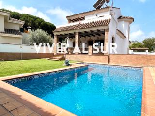Xalet en Los Pinos. Chalet individual en parcela . zona residencial