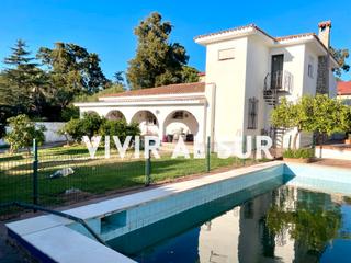 Chalet à Los Pinos. Casa un una planta, en zona residencial