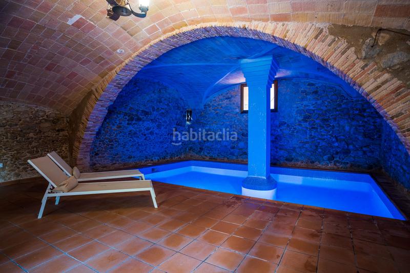 Foto 122ab365-006e-4046-ae43-4c297f7fd2fd. Masía casa rústica con piscina interior y terraza en Boadella i les Escaules