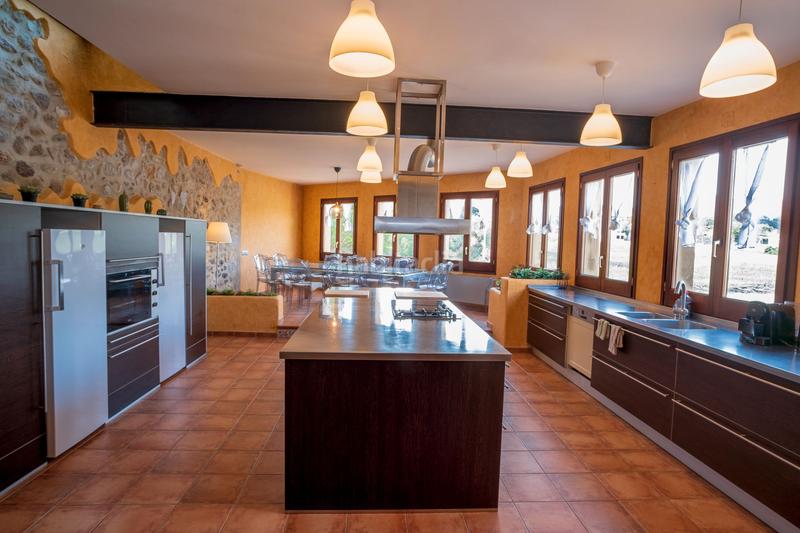 Foto 9ba947fb-feeb-488f-8cf8-0f66c220069f. Masía casa rústica con piscina interior y terraza en Boadella i les Escaules