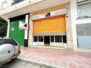 Local Comercial a Las Viñas. Local con gran potencial inversión versátil  1238lm  marco villa