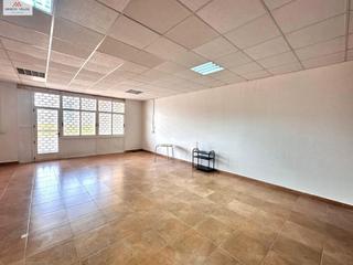 Local Comercial a Puerto Deportivo. 242mv