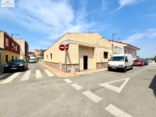 Car parking in Daya Vieja. 1274lm