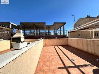 Casa adossada a Los Secanos. Triplex con garaje y piscina a pocos minutos de la playa de guar