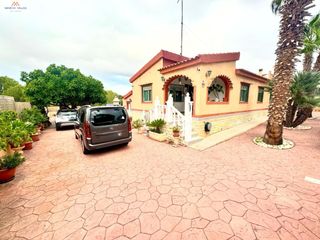 Xalet a San Fulgencio. Villa con piscina1285lm