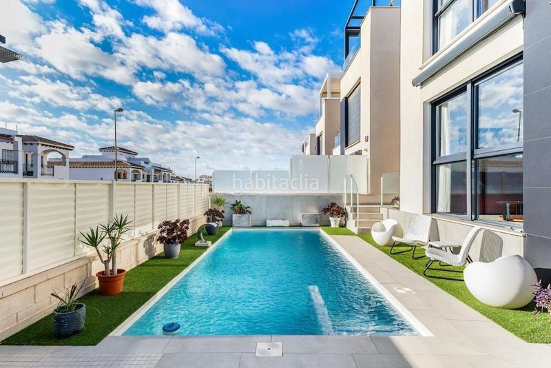 Foto 8f3ea11a-c77a-4488-b1ce-0dba46c502d0. Chalet avec parking piscine dans Zeniamar - Horizonte - La Campana Orihuela