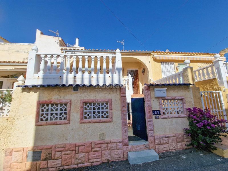 Foto ccf1177d-e680-46e0-9817-43ef38d1252c. Casa adossada a San Fulgencio