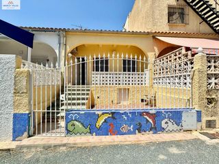 Casa adossada a San Fulgencio. 1320lm