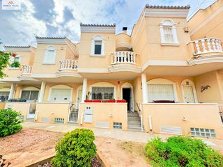 Casa a schiera in Almoradí. 1328lm