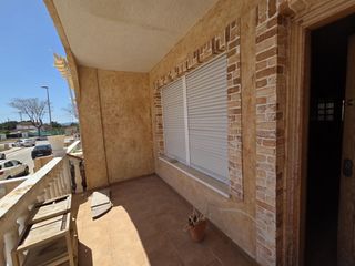 Casa a Redován. Amplio bungalow con garaje y solarium en redovan