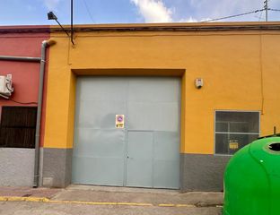 Local Comercial a Caudete. Excelente oportunidad de inversión en ubicación estratégica en c