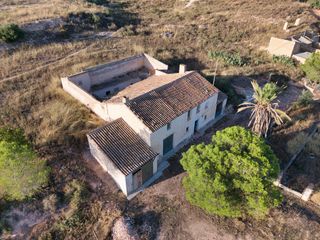 Casale in Caudete. Espectacular finca rústica junto al casco urbano de caudete