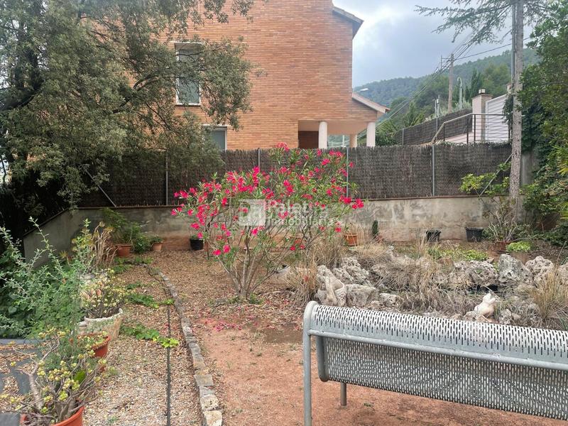 Foto 159a6626-8447-492d-be38-d1eef8459c8c. Terreno residencial terreno en venta en can gell, 843 m con acceso por dos calles en Torrelles de Llobregat