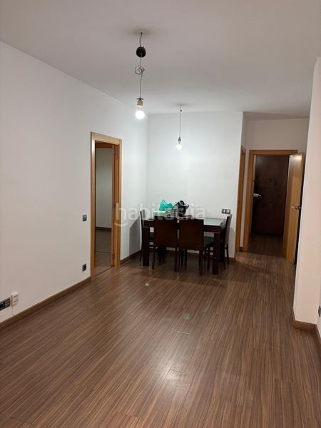 Foto d713d73d-ebfa-413c-a547-c9cde54fad70. Pis a Raval Barcelona