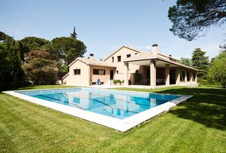 Xalet en Urbanizacion cabo roig 3. Magnifico chalet independiente con piscina