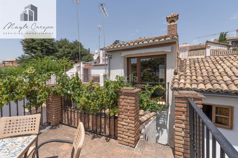 Foto 3d90cb93-7e7e-42e5-b6be-1e3944fe3e11. Casa dos maravillosas casas en el albaicín con vistas panorámicas a la alhambra en Granada