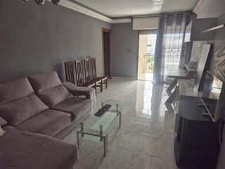 Miete Etagenwohnung in Rosaleda - Juventud. Amplio piso de estudiantes en zona cno ronda