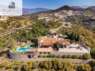 Chalet en Minasierra p18 1931. Oasis tropical villa exclusiva con vistas al mar.