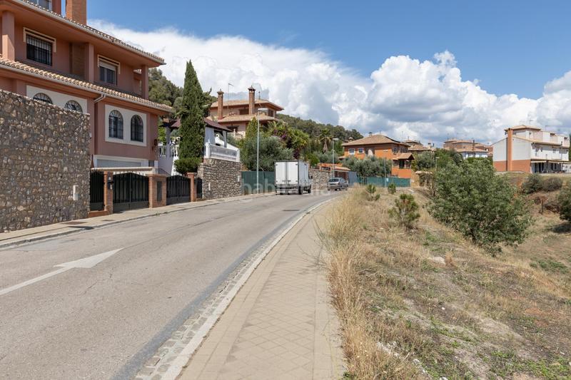 Foto 7b8f8c5c-f04c-48eb-9f41-c4b4b03e6f6e. Terreno residencial terreno urbanizable en una zona tranquila y demandada con 687 m2 de superficie parcela. en Granada