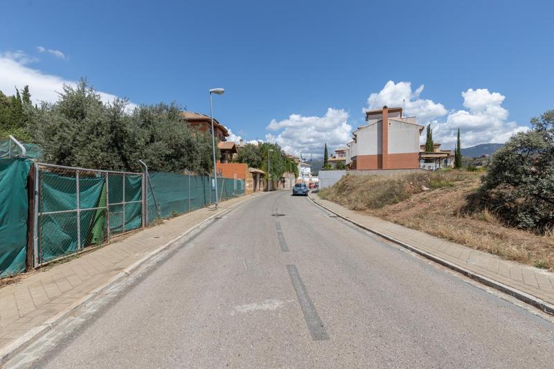 Foto a03aefe4-cec8-49bb-9cf2-4f9e43a502c3. Terreno residencial terreno urbanizable en una zona tranquila y demandada con 687 m2 de superficie parcela. en Granada