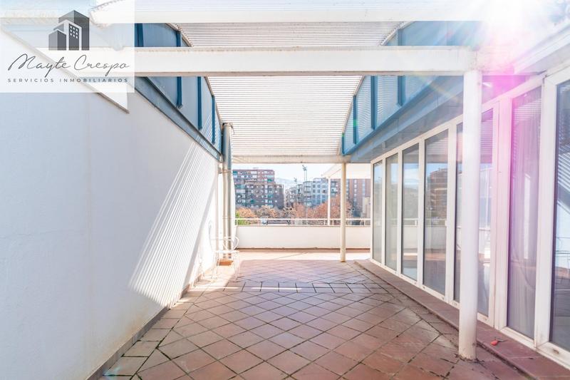 Foto 241a1f55-92c5-4c10-a5ea-0ad5dcf26622. Chalet azo en zaidín con piscina privada espacio, luz y comodidad en una zona top en Granada