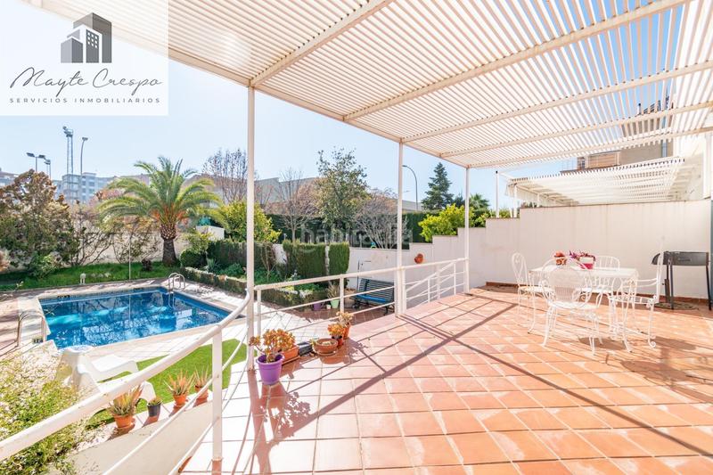 Foto 6f275c54-59cf-4ba1-828c-23922e069156. Chalet azo en zaidín con piscina privada espacio, luz y comodidad en una zona top en Granada