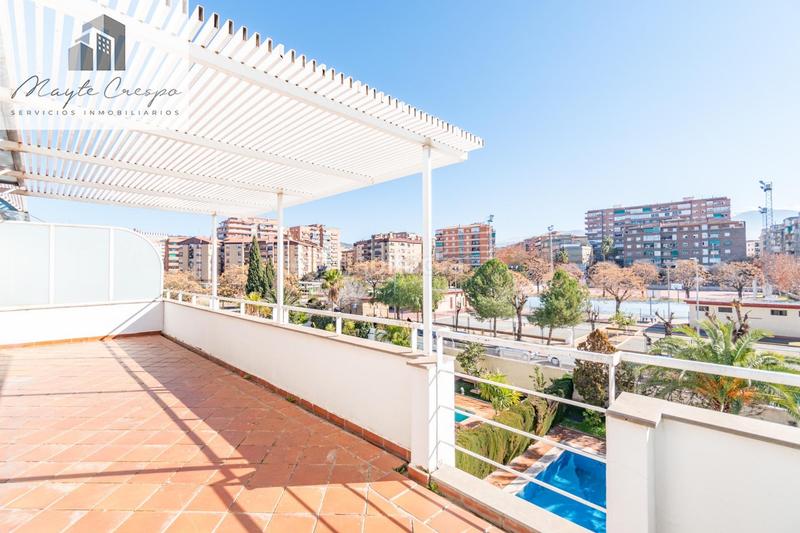 Foto c291829d-2026-4504-a266-3399cfd0c13f. Chalet azo en zaidín con piscina privada espacio, luz y comodidad en una zona top en Granada