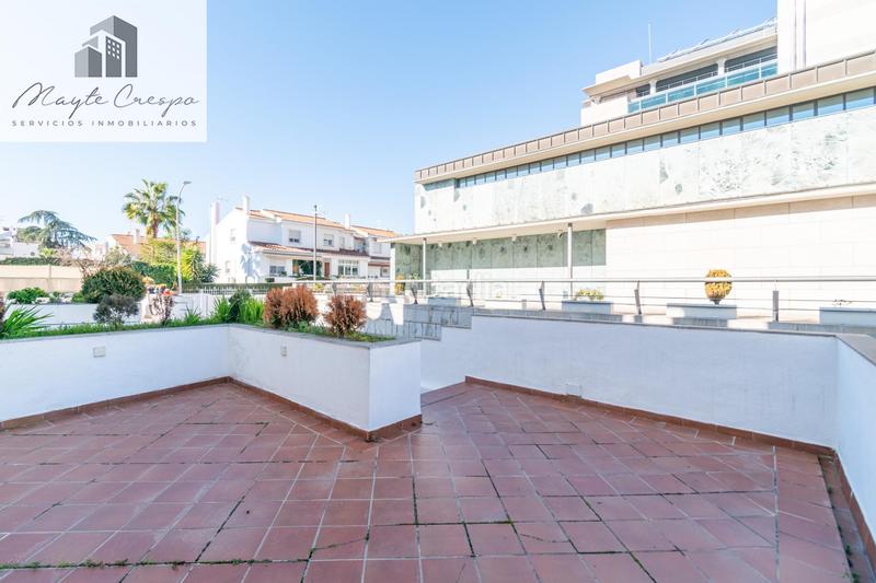 Foto c986e220-0c12-42b3-9bb0-6cd244525965. Chalet azo en zaidín con piscina privada espacio, luz y comodidad en una zona top en Granada