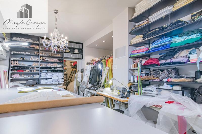 Foto b0af45a5-002f-45c3-bb75-bb1ce9284a27. Local comercial se vende espectacular espacio comercial reformado en el corazón en Granada