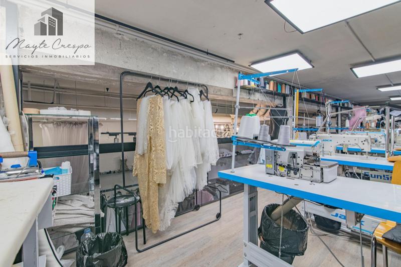 Foto dfa8fddc-3652-4669-99b1-b362787bb4c6. Local comercial se vende espectacular espacio comercial reformado en el corazón en Granada
