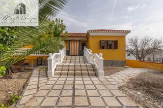 Chalet  Calle guadix. Magnífico chalet de 1000 m2 con  295 m2 construidos, piscina, ja