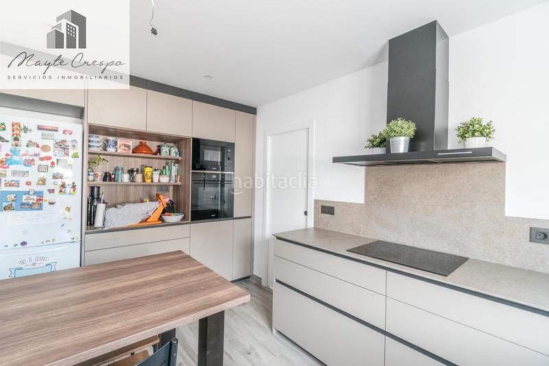 Foto a69b7bb8-36c7-41d2-93f8-cb3261636182. Chalet  nueva construcción . 5 dormitorios ,3 baños. en Otura