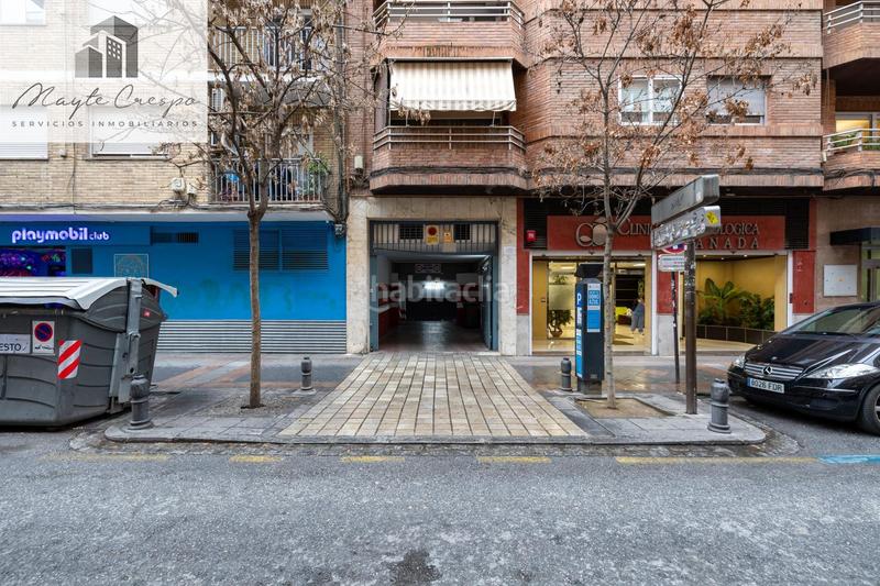 Foto b49f9fe3-e91b-445d-93f0-1840d0fc10f0. Parking coche plaza de garaje en pedro antonio de alarcón en Granada