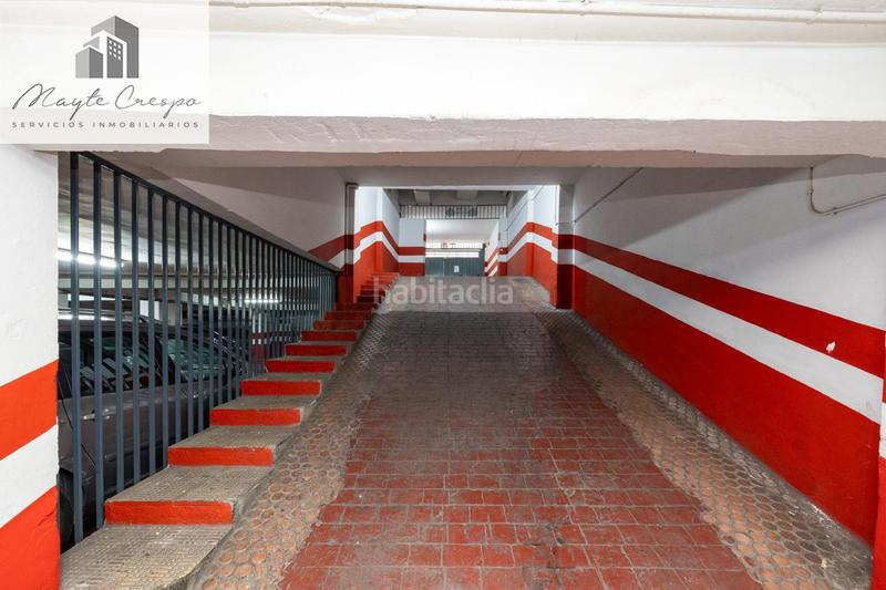 Foto c39373df-01ef-432c-a3bd-9d872d25ae36. Parking coche plaza de garaje en pedro antonio de alarcón en Granada