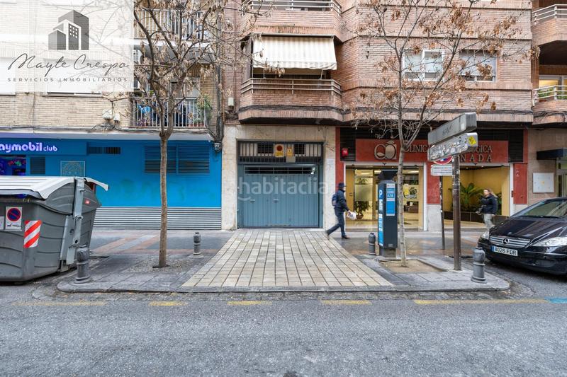 Foto cdec1dd6-fdb6-4a68-be1d-5eda7581066b. Parking coche plaza de garaje en pedro antonio de alarcón en Granada