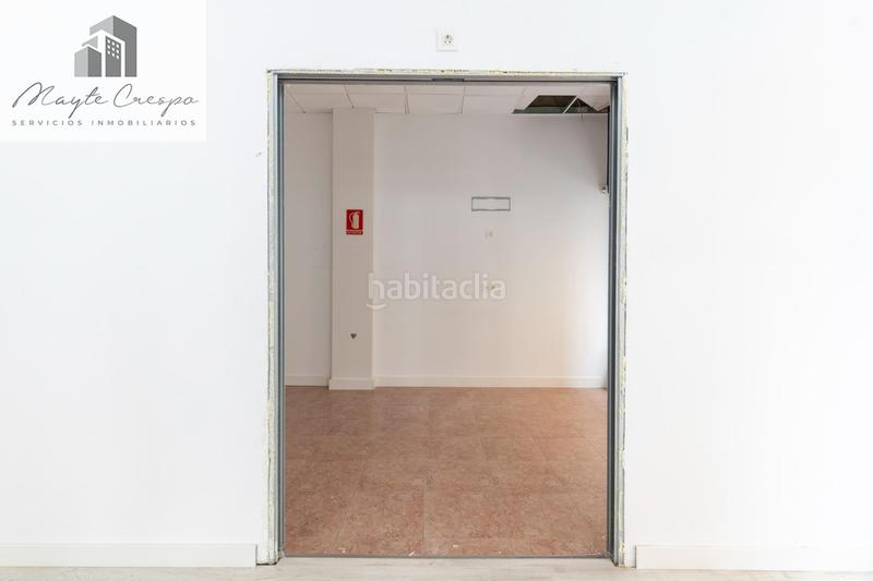 Foto 6069c5bb-e5f1-4ff6-aaf7-e50f66a47f56. Local comercial en calle calle de miguel hernández 1 local en el centro en Maracena