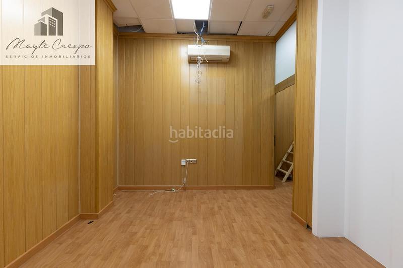 Foto 91b21523-5d38-452d-9ac8-201601f10f09. Local comercial en calle calle de miguel hernández 1 local en el centro en Maracena