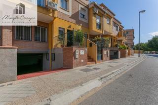 Casa adossada a Calle esopo (cer) 50. Magnífica casa adosada en parque almunia
