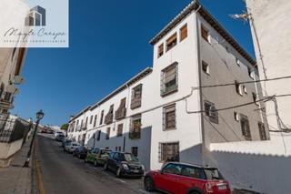 Apartamento en Callejn aynadamar 12. Apartamento amplio situado en casa corrala rehabilitada