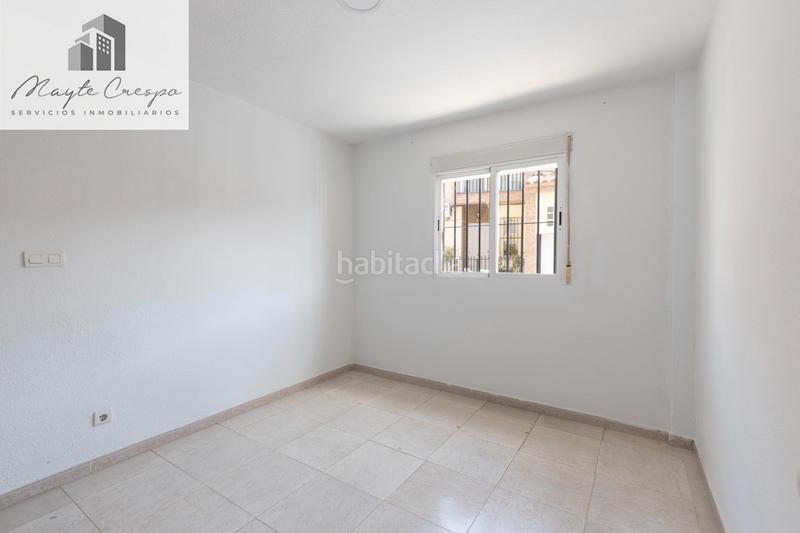 Foto c3743397-96cb-4d9d-8f71-52a35417d8d8. Local comercial en calle calle de maría del mar local en Maracena