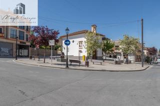 Casa a Calle higueras 15. Increíble oportunidad en el centro de la zubia