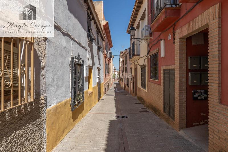 Foto d696eb9a-6da7-4aeb-b9ed-f9d42fbc4dda. Casa en calle higueras 15 increíble oportunidad en el centro de la zubia en Zubia (La)