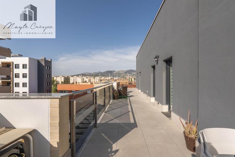 Foto 40e3a97a-5b1c-41b3-8dca-e8af4979d6c8. Ático en calle deifontes 2 exclusivo ático con 97 m2 de terraza y vistas a sierra nevada en barrio periodistas en Granada
