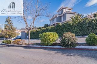 Xalet  Calle calle del betis. Lujoso chalet en monachil
