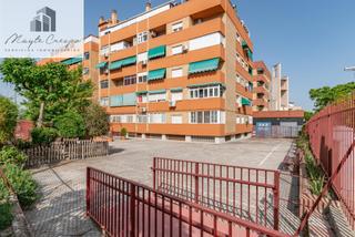 Piso  Calle isla cristina. Piso con plaza de garaje junto al carrefour