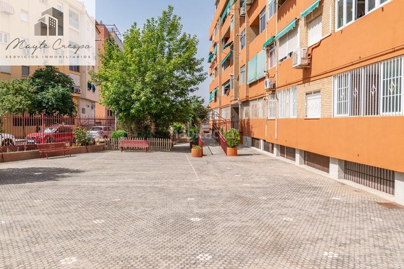 Foto a988ee75-694b-4a46-81fd-55c806bd2228. Piso  con plaza de garaje junto al carrefour en Granada