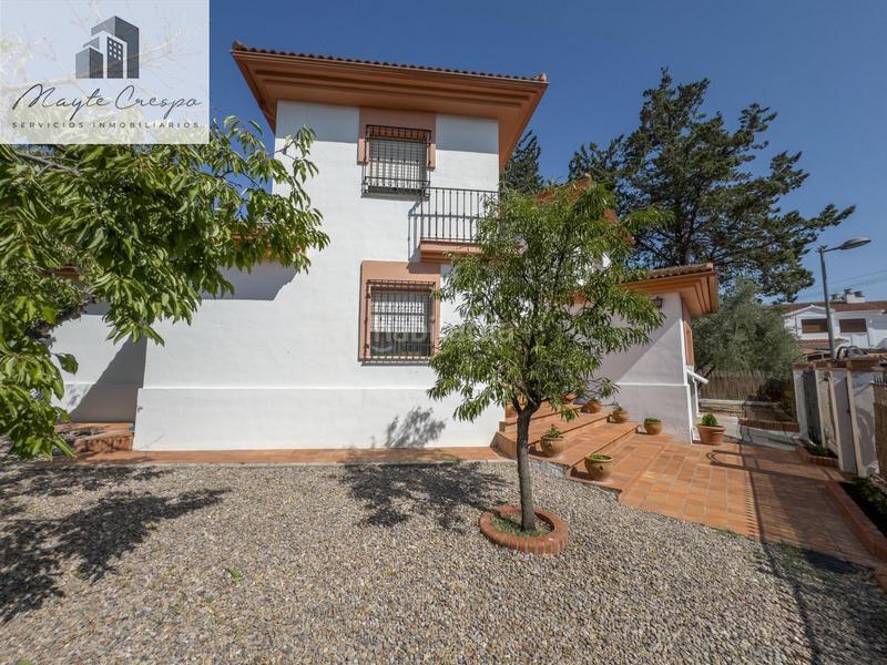 Foto cffca6d8-0fd7-4f50-aa20-dcdf8c13d0e7. Chalet en calle pinsapo (cub) 2 chalet independiente en la prestigiosa urbanizacion pantano de cubillas en Albolote
