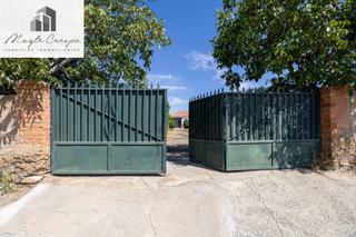 Finca rústica a Valle del Zalabí. Parcela rústica de 3.700 m con casa, piscina y árboles frutales