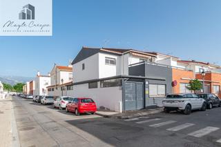 Casa adosada en San Antón. Bonita casa en armilla junto campus de la salud